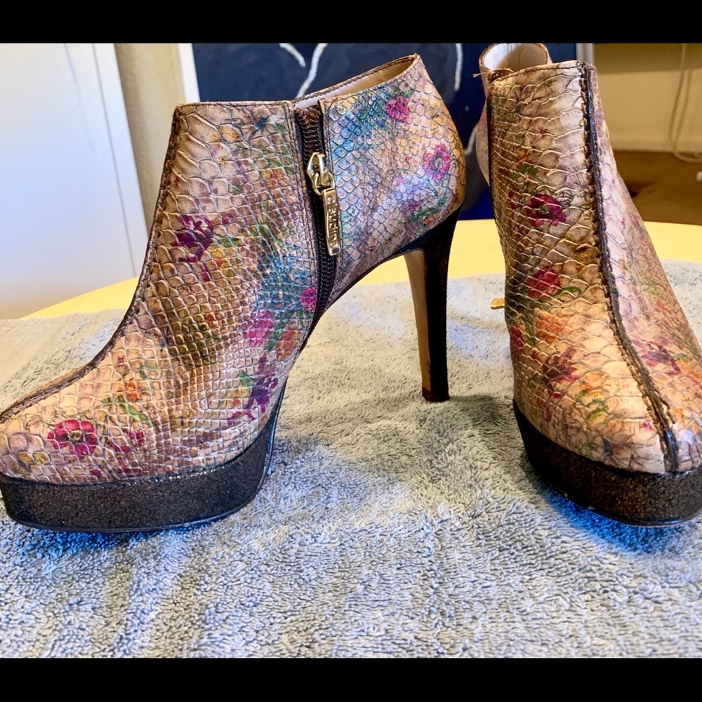 Boots - Picture 3 of 6
